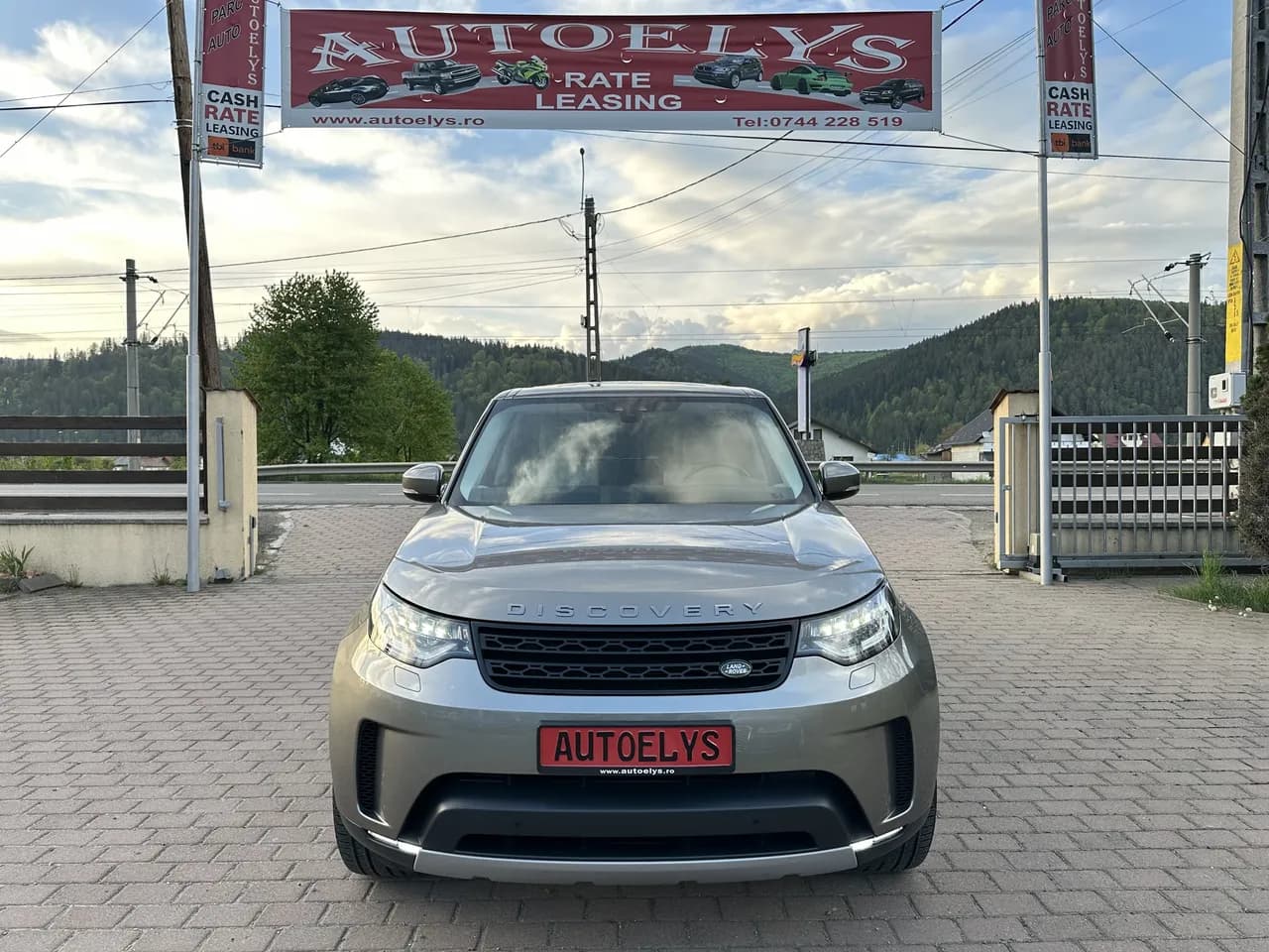 Land Rover Discovery 3.0 L TD6 HSE Luxury Edition 2
