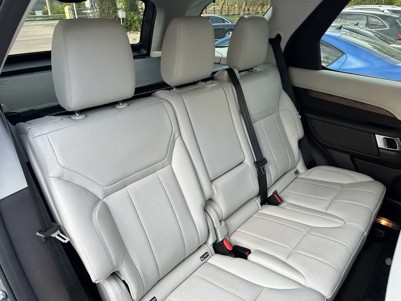 Land Rover Discovery 3.0 L TD6 HSE Luxury Edition 4