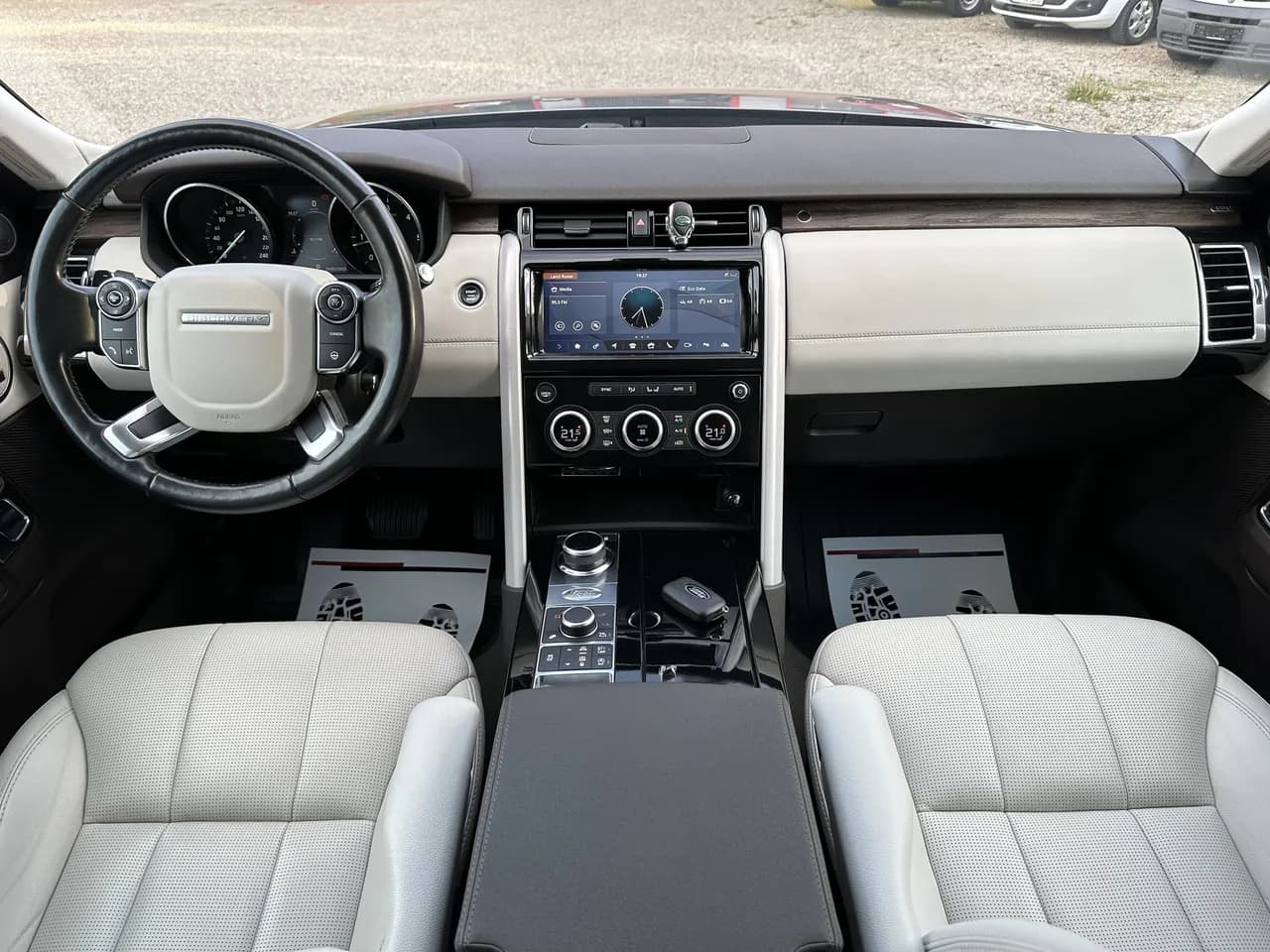 Land Rover Discovery 3.0 L TD6 HSE Luxury Edition 7
